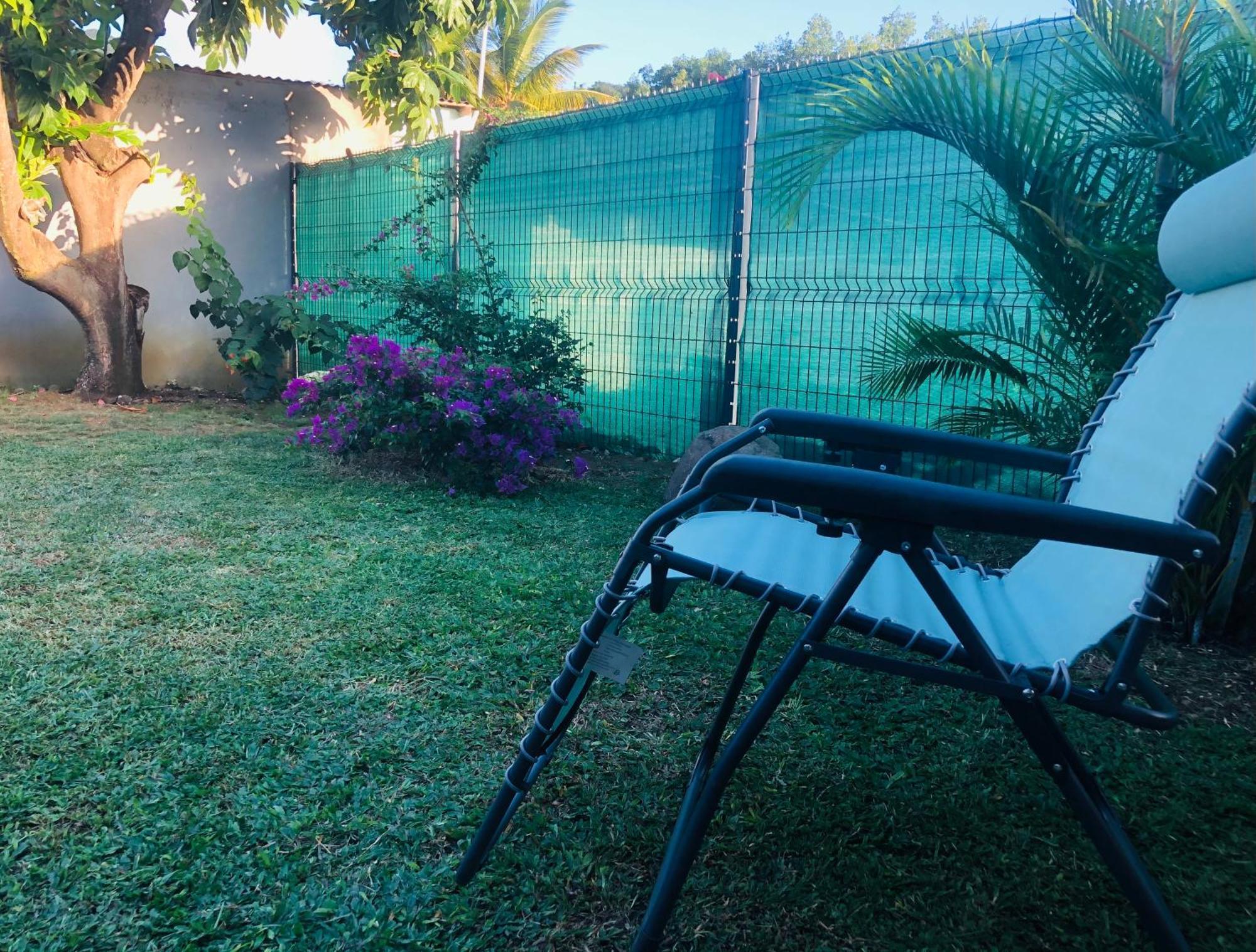 Habitation Baliache - Maison créole avec jardin privatif, plage à 200m Deshaies Esterno foto