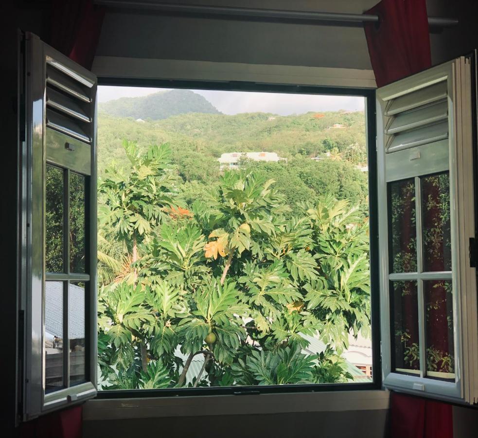 Habitation Baliache - Maison créole avec jardin privatif, plage à 200m Deshaies Esterno foto