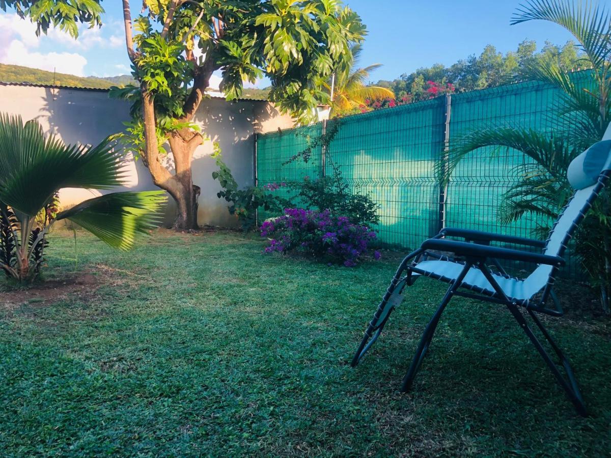 Habitation Baliache - Maison créole avec jardin privatif, plage à 200m Deshaies Esterno foto